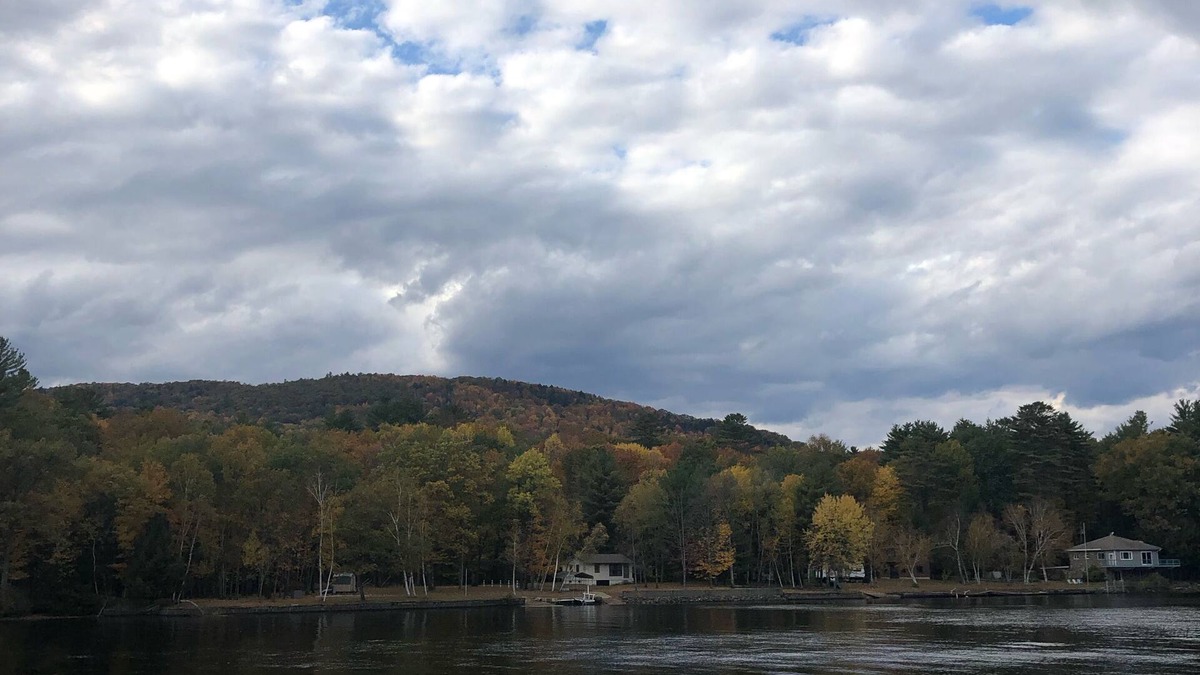 Lake Luzerne-Hadley House | Awesome River House mins. to Lk. George & S- Toga.