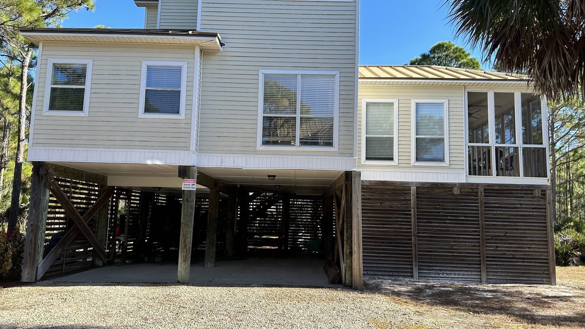 Plantation Cottage | Awesome St George Island Home, Walk to Beach! PET FRIENDLY