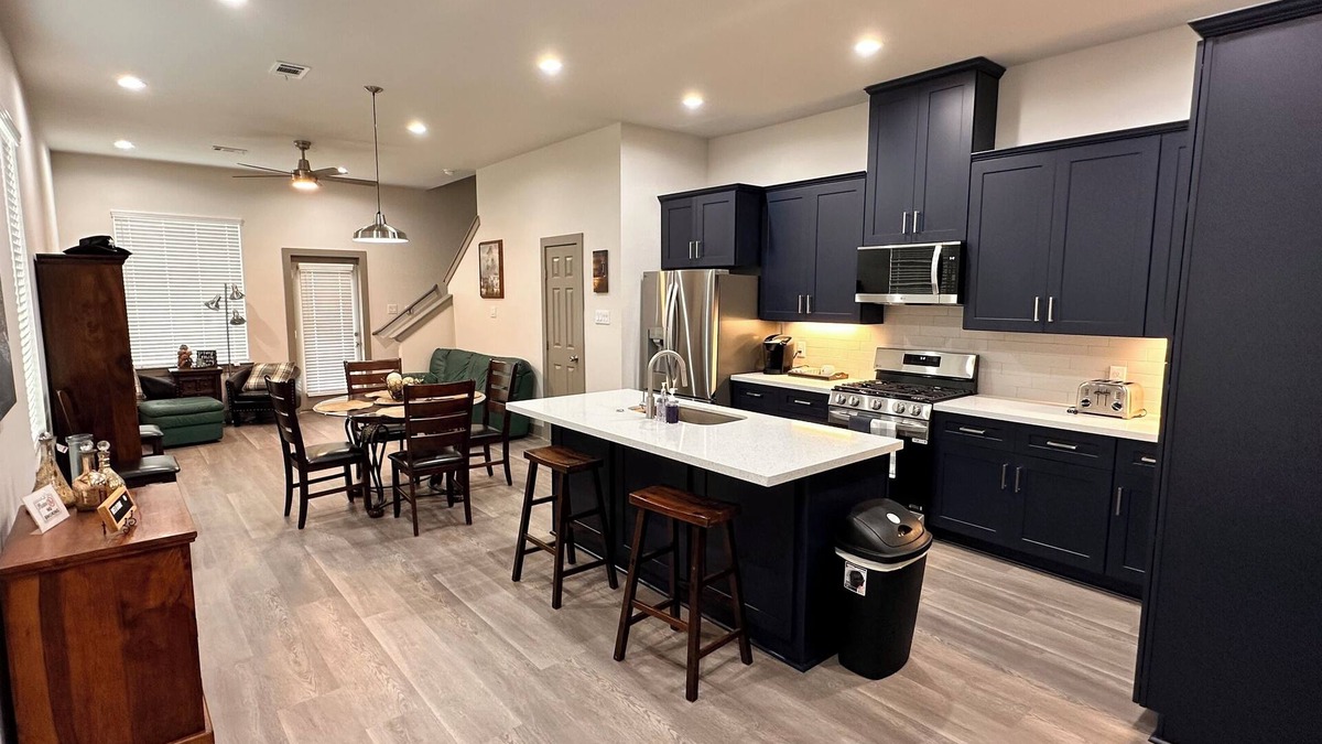 Spring Branch West House | Awesome Stay with Backyard in a New Duplex by City Center, Memorial I-10 & BW-8