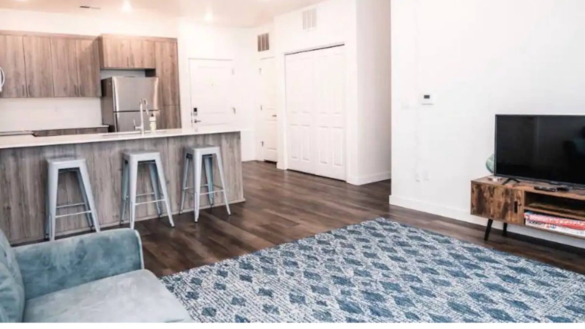 Logan Apartment | Awesome, Stylish Unit in Logan! All to Yourself!