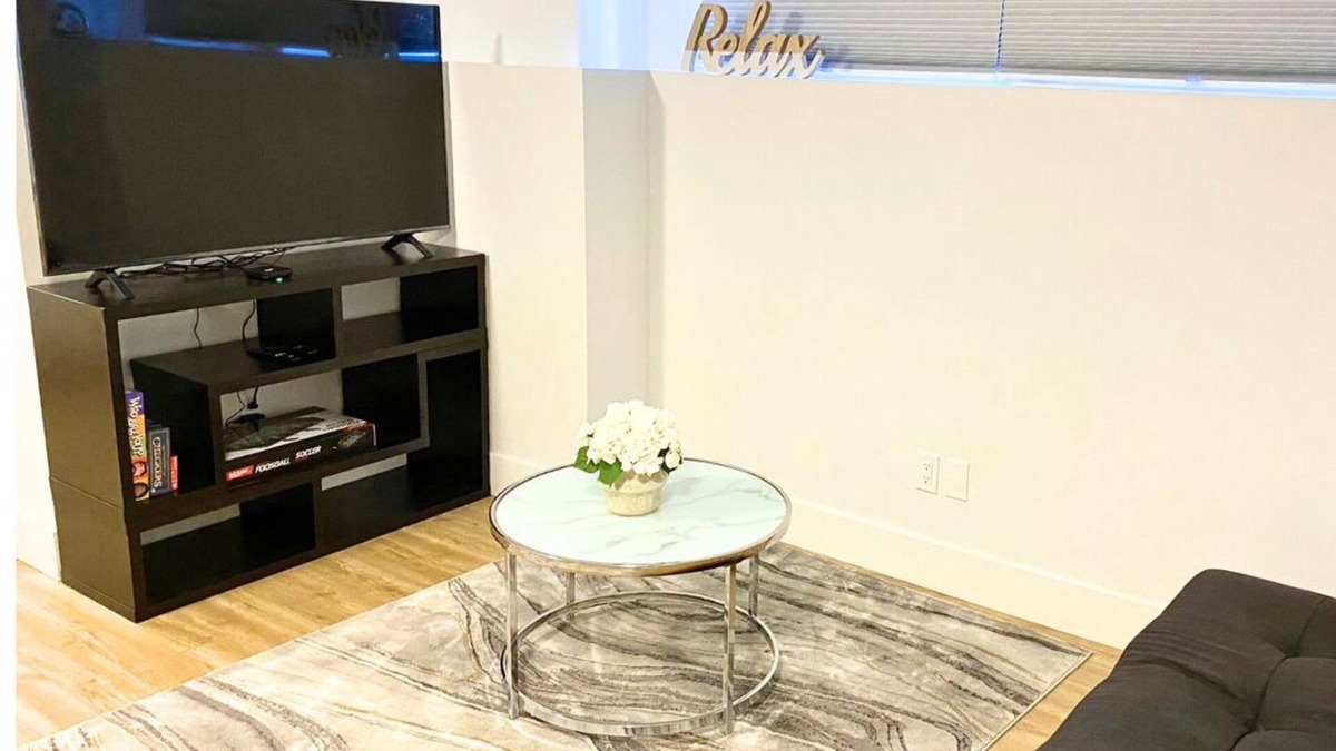 Riverview Apartment | Awesome suite in Riverview. Few minutes walk to Mill Creek Trail Park!