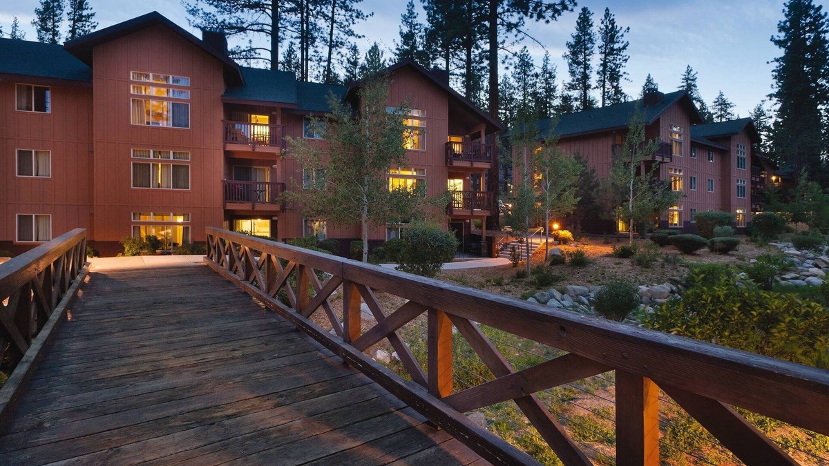 Round Hill Village Resort | Awesome summers and gorgeous winters!