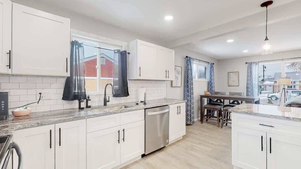 Twin Lakes House | Awesome Two King Bed Upper Unit in Denver/Red Rocks