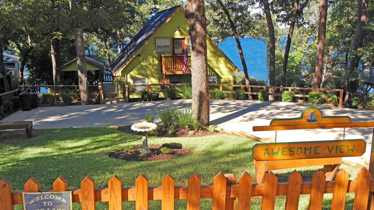 Crockett House | "Awesome View" kayaks, docks, decks & a spring fed lake.