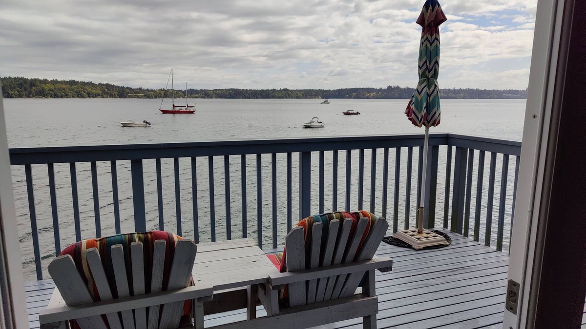 Olympia Cabin | "Awesome View: very nice, cozy, complete. waterview is amazing." Feb 2021 K.H.