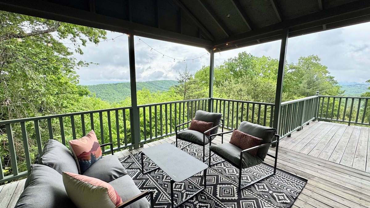 Pine Creek Cabin | Awesome views - private mountaintop cabin - outdoor fire pit + pet friendly!