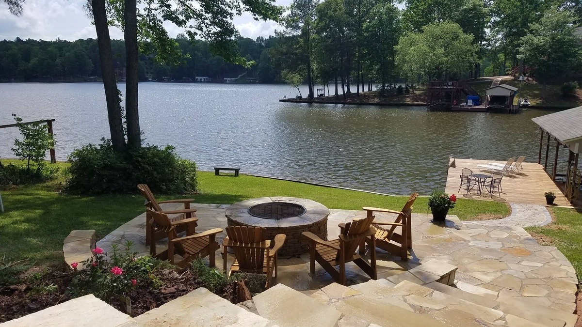 Bracey House | Awesome Views! Two Full-Kitchens And Relaxing Fire Pit Area!