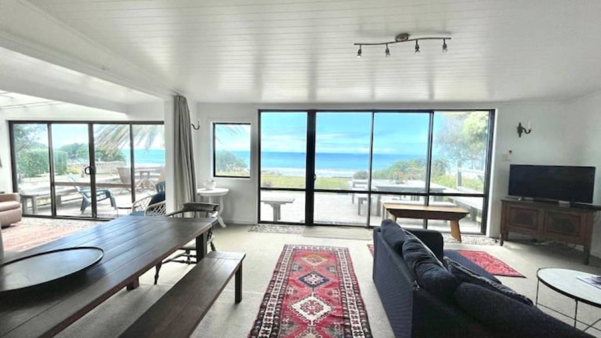 Wainui House | Awesome Wainui Spacious Holiday Home Overlooking the Surf - no pets.