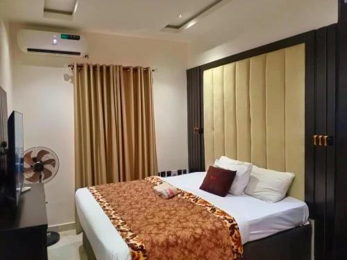 Asaba Hotel | Awhite hotel and suite