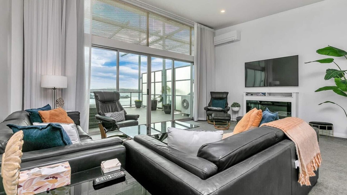 Auckland Central Business District Apartment | AWSA On the Water Luxury (4021)