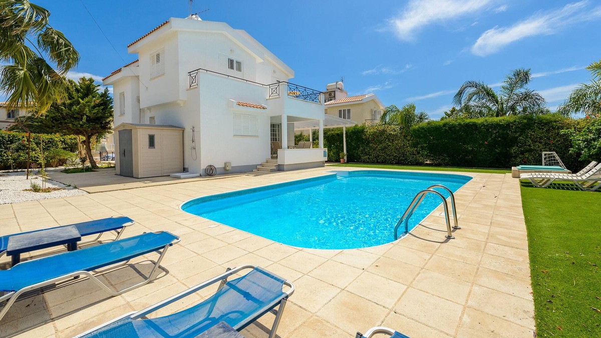 Ayia Napa Villa | Ayia Napa Holiday Villa MA3 - a villa that sleeps 8 guests in 4 bedrooms