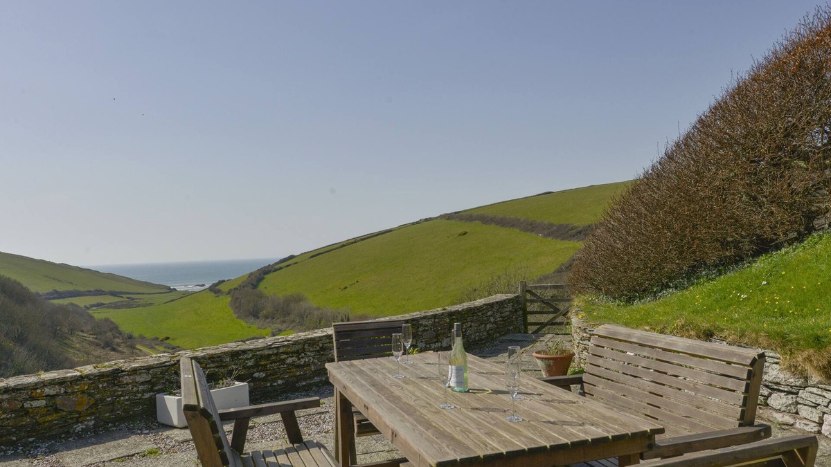 Ringmore Cottage | AYRMER HOUSE, family friendly, with open fire in Ringmore