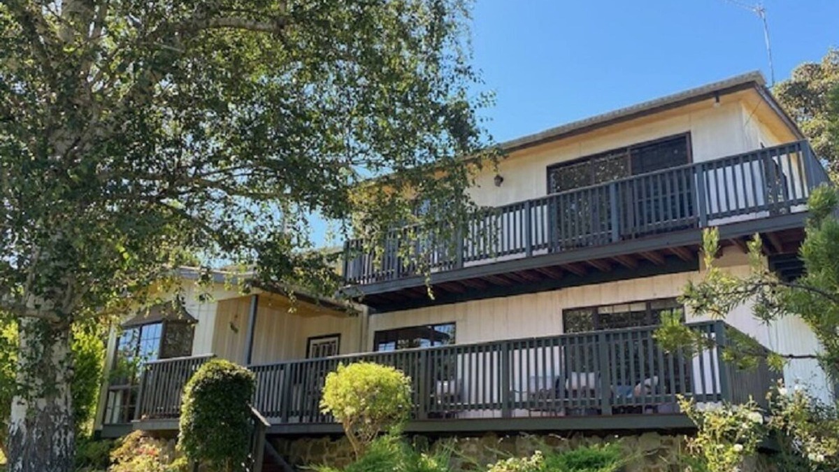 Warburton House | Azalea House - Family Accommodation