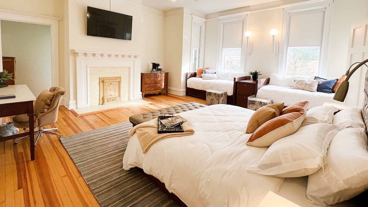 LaGrange Apartment | Azalea Suite at Truitt Vanderbilt Club sleeps 6!