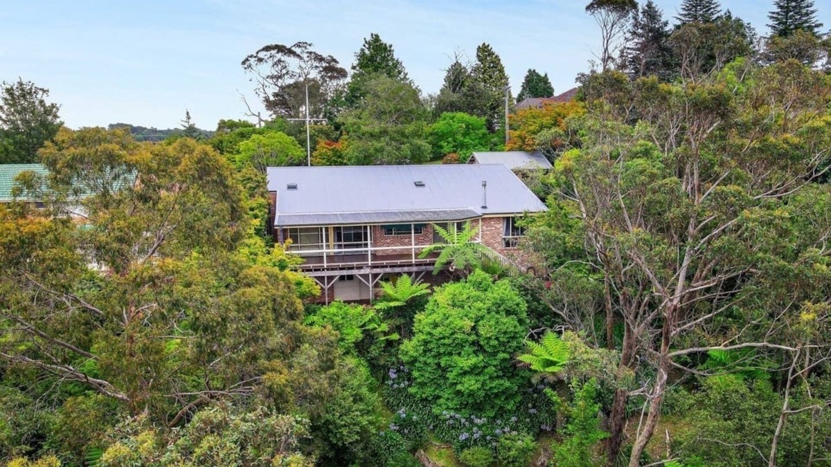 Wentworth Falls House | Azimuth - Spacious Family Retreat with City Views