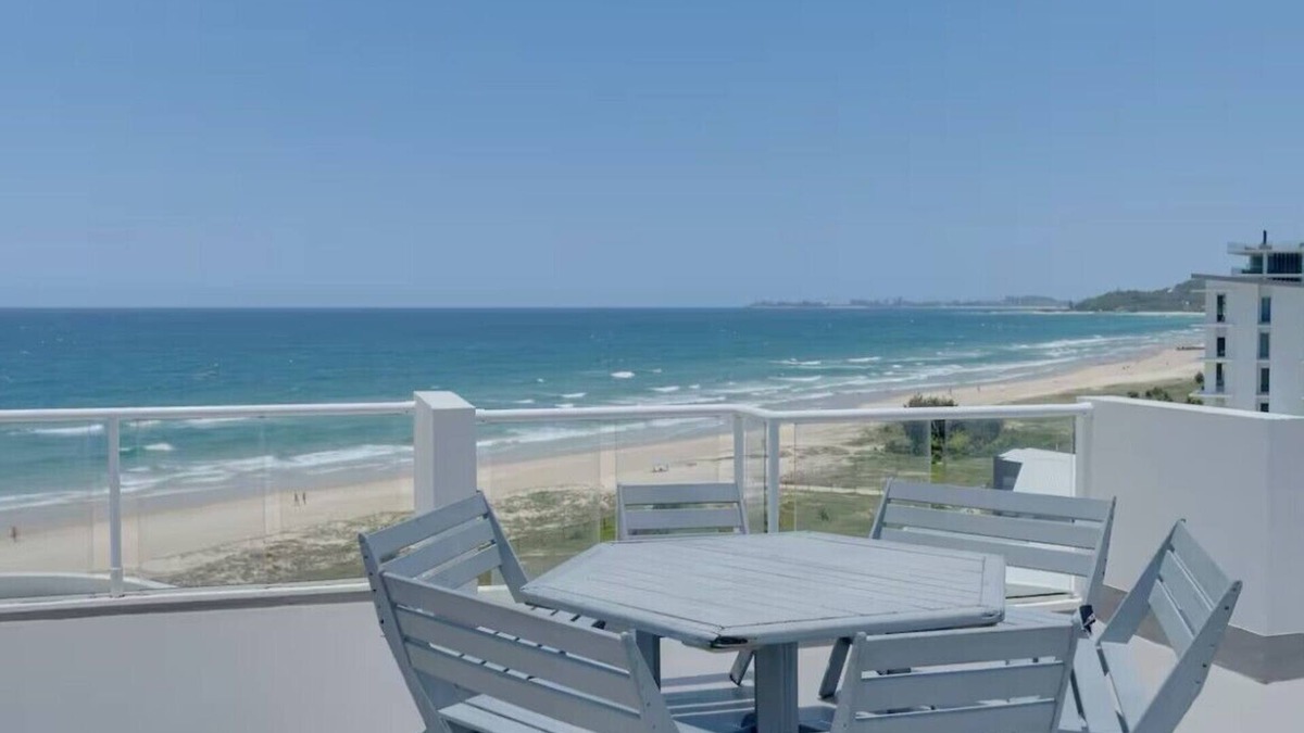 Palm Beach Apartment | Azure Beachfront Bliss~ Ocean View~ Studio Retreat