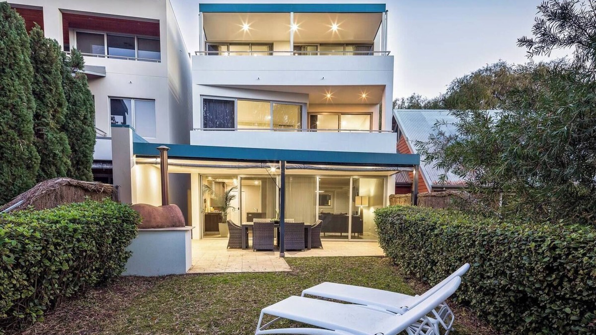 Marybrook House | Azure Beachside Resort Escape for Groups