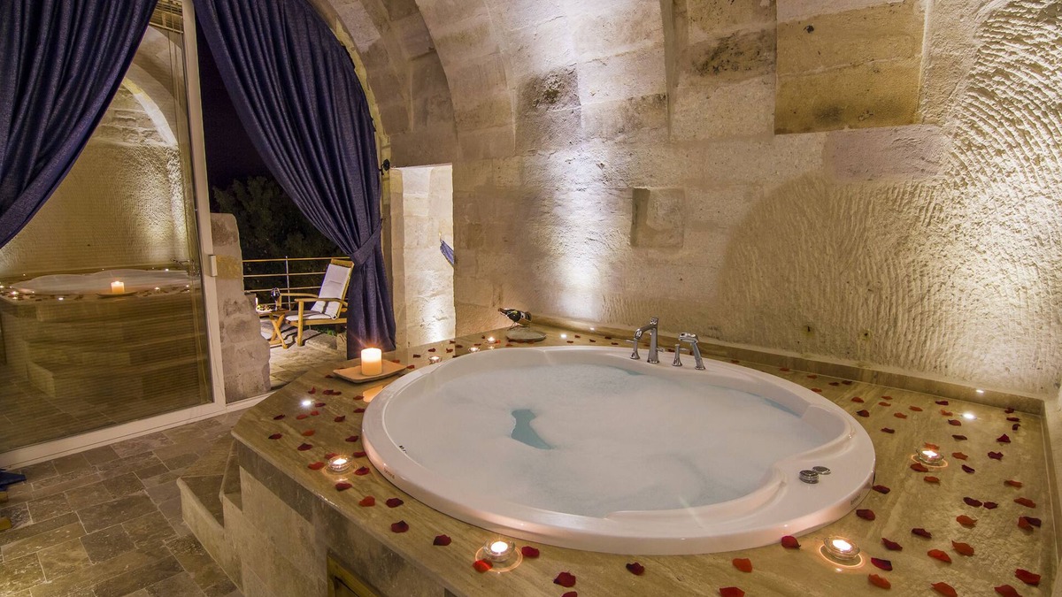 Cavusin Hotel | Azure Cave Suites