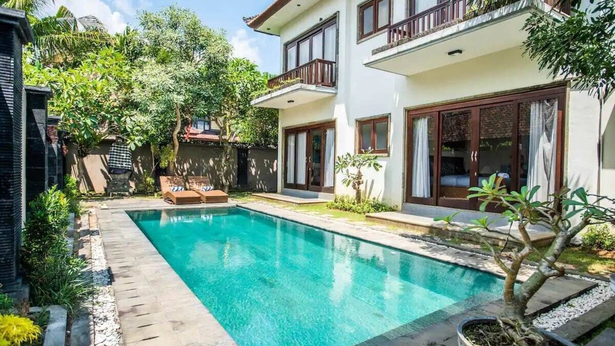 Lodtunduh Apartment | Azure House: the dive to bright holiday