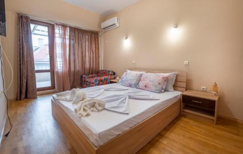 Burgas Apartment | Azure Pretty Apartment TOP Location near Sea Garden