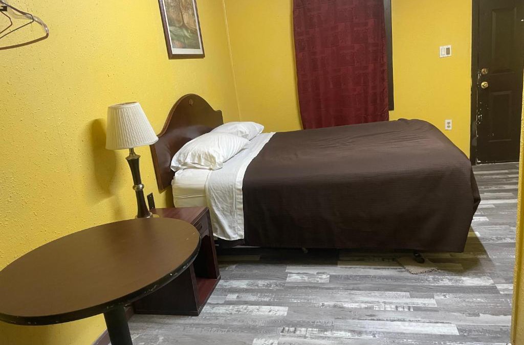 Fort Scott Hotel | Azure Sky Motel
