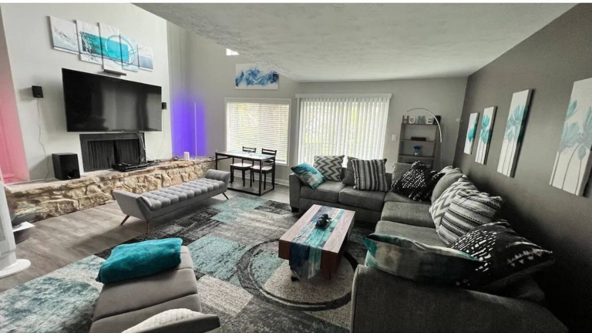 Indianapolis House | Azure Tri-Level Vaulted Luxury Loft Home Sleeps 12