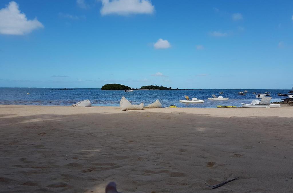 Roches Noires Apartment | Azuri Apartment with Beach, Pools, Gym, Golf, Shops, Restaurants, Spa, Boat activities, Tennis &Paddle court, kids corner
