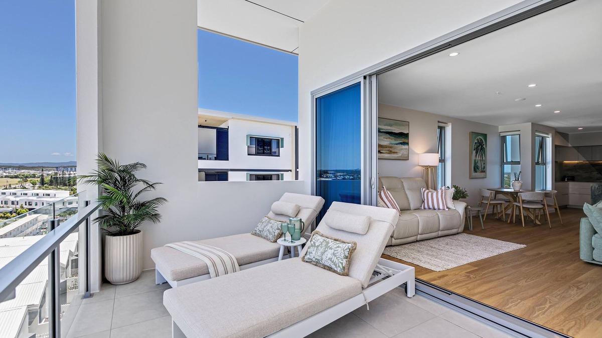 Bokarina Apartment | AZZURE BOKARINA PENTHOUSE- Brand New Ocean View- Resort-Style Pool- Steam Room