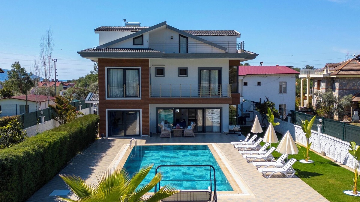 Mentese Villa | Büyük Aile Tatilleri İçin Mükemmel Seçim: 12 Kişilik, 6 Yatak Odalı Lüks Villa