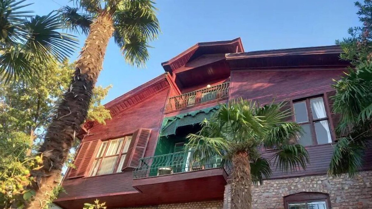 Adalar Apartment | Büyükada’da Deniz Manzaralı Köşk