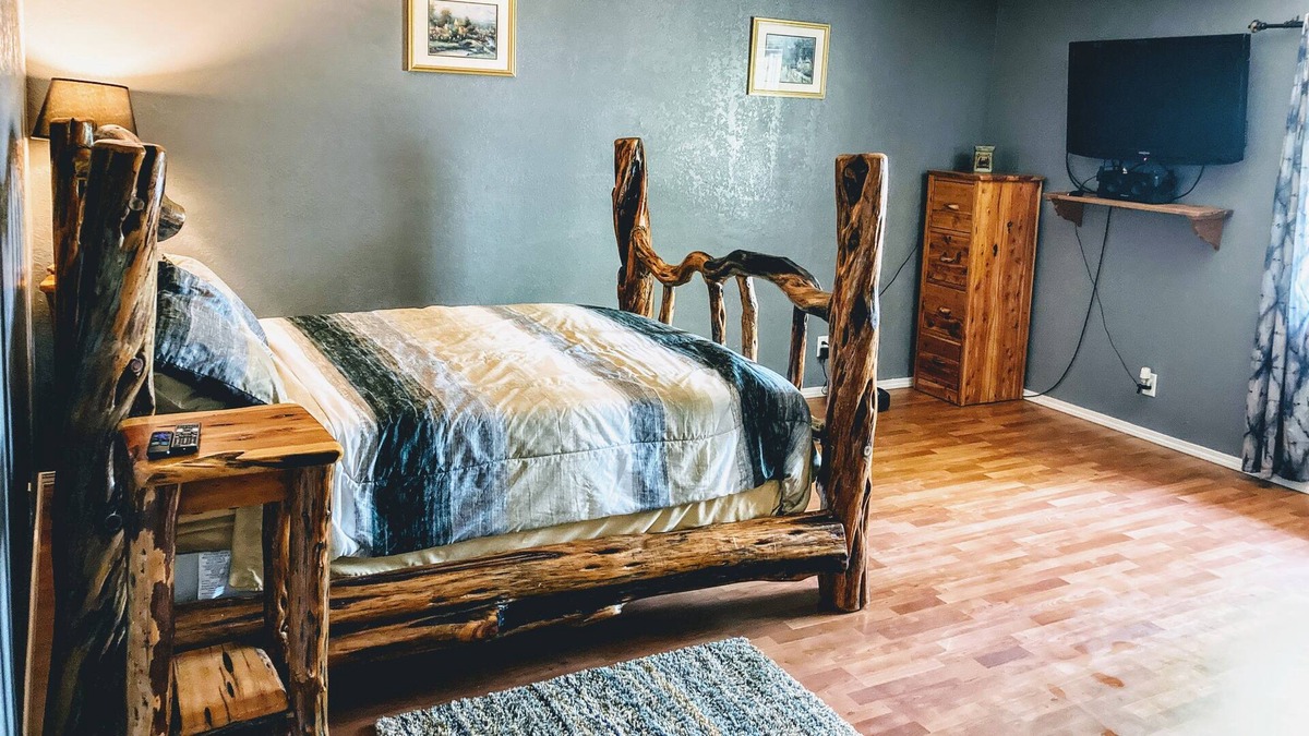 Hagerman House | B and T's Hideaway Country Home With Acreage Firepit ATV Track