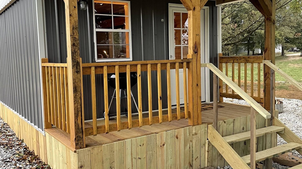 Compton Cabin | B&B Cabin At Clark Farms