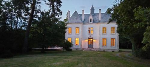 Usson-du-Poitou Bed & Breakfast | B&B Chateau La Séchère