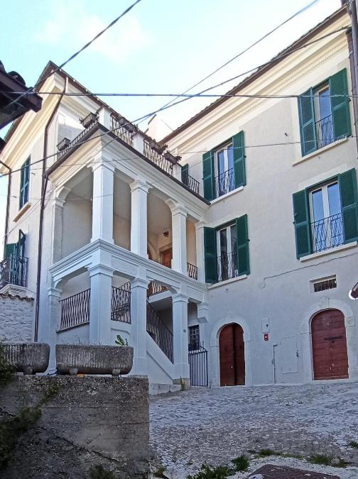Rocca di Mezzo Bed & Breakfast | B&B Il Cardinale