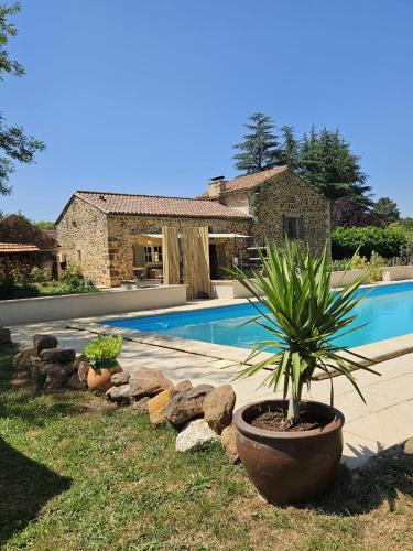 Mazeyrolles Bed & Breakfast | B&B La Taupinière Rustique table d'hôtes gastronomique