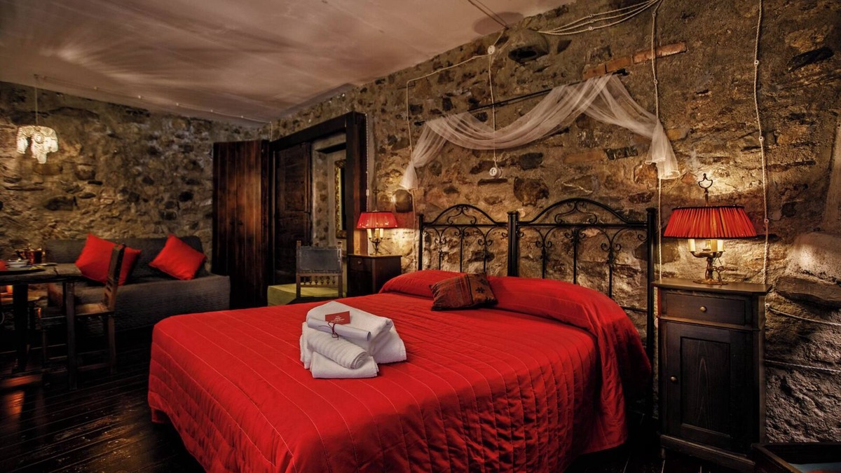 Brienza Bed & Breakfast | B&B La Voce del Fiume: "Ruby" suite