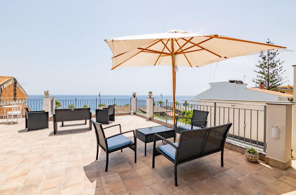 Nizza di Sicilia Bed & Breakfast | B&B Ottocento Sul Mare