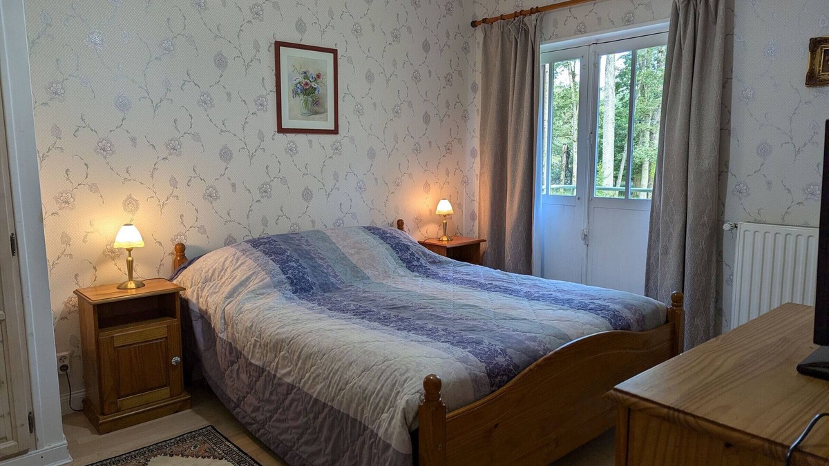 Ligny-le-Ribault Bed & Breakfast | B&B Room 'Perle' with WiFi, TV, breakfast included