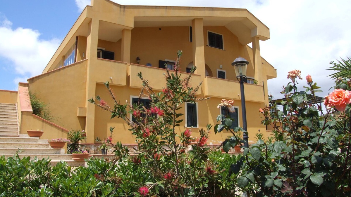 Caltanissetta Villa | B & B S. ELIA room RIVIERA: LOVELY VILLA SURROUNDED IN HISTORICAL PARK DUBINI