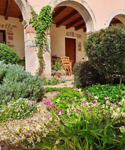 Nureci Bed & Breakfast | B&B S'Omu Antiga