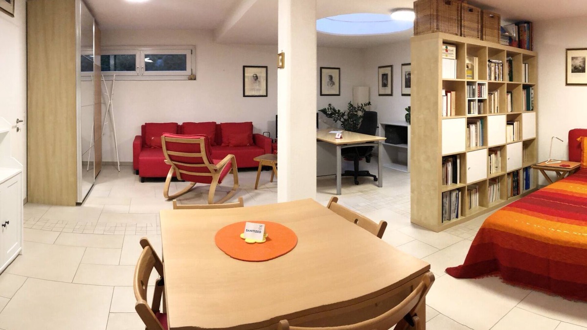 Kaisermuhlen House | B&B Suite, free parking, top location, 2 Mins Walk To Metro Station & Danube