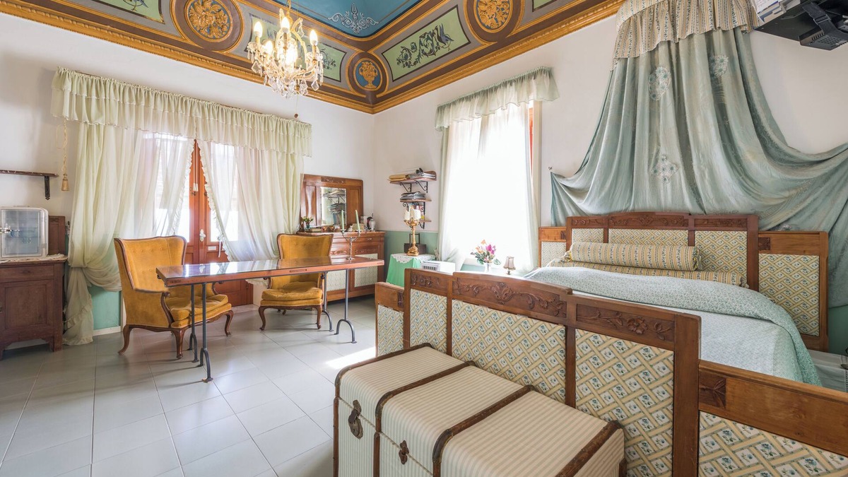 Leni Bed & Breakfast | B&B Villa Pittorino: Giuliana Room in Salina cir 19083037C100309
