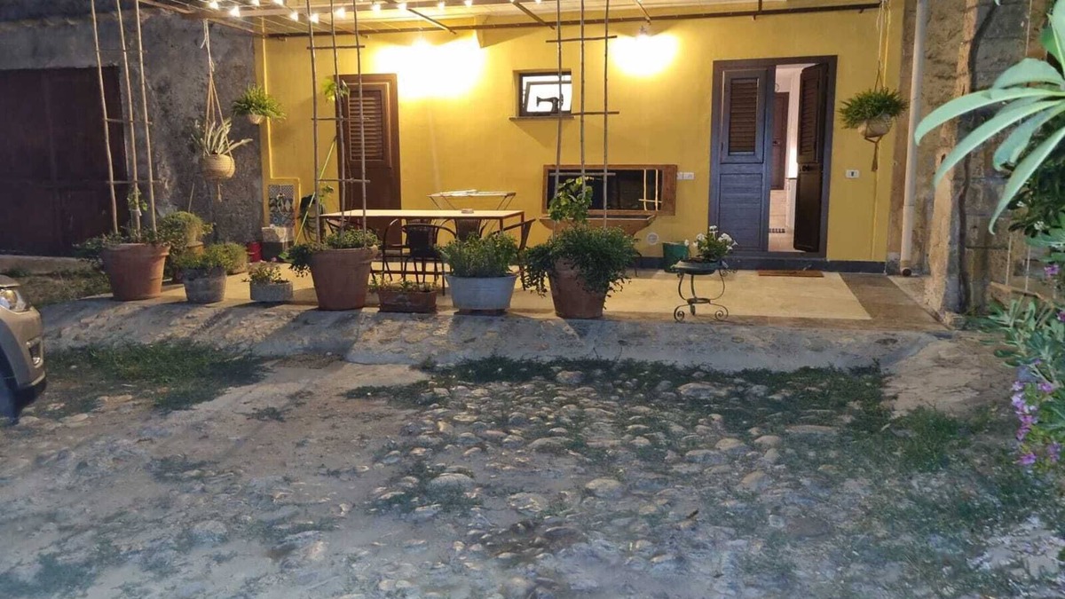 Villa Grazia di Carini House | B&BAGLIO - cozy retreat, 15 minutes from Palermo airport