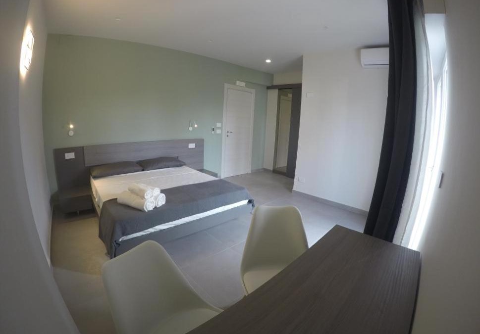 Gallico Marina Bed & Breakfast | B&Benny