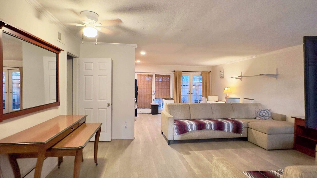 Mesa Verde Apartment | B- Costa Mesa, Newport, Huntington Beach, Family unit