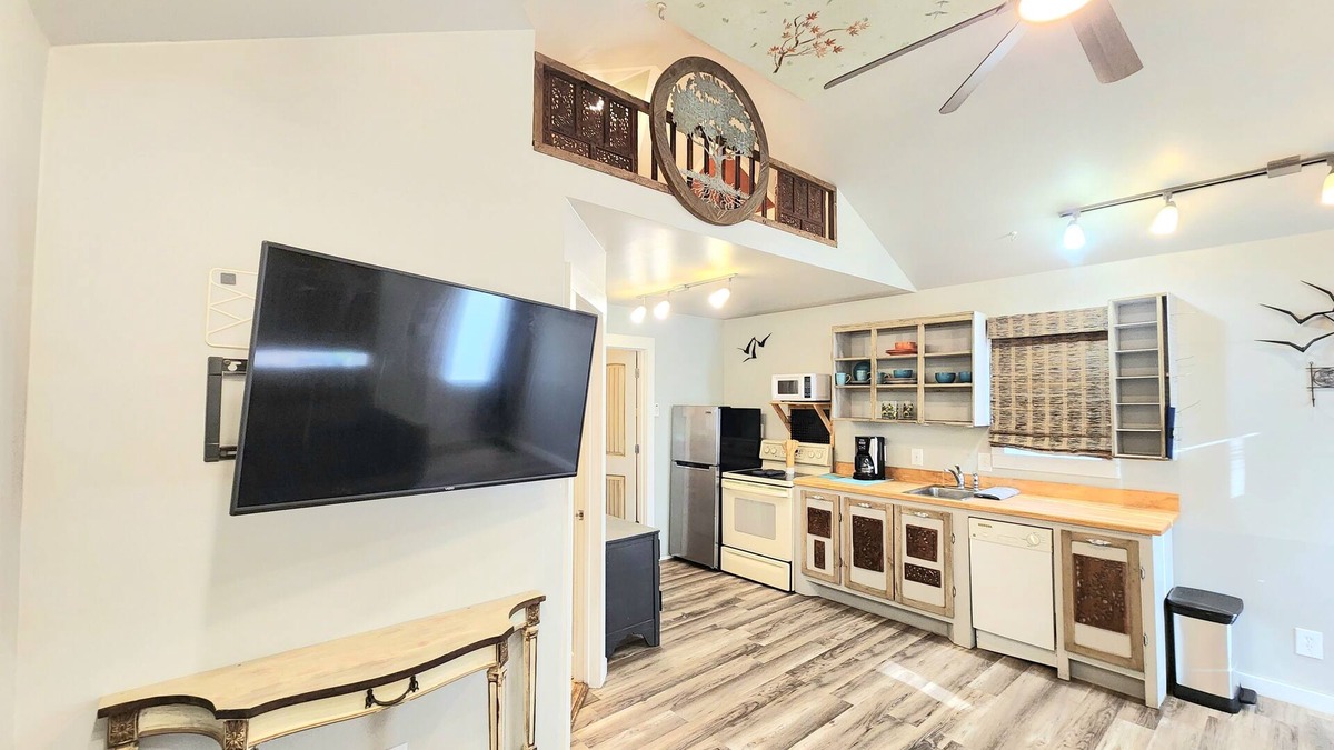 Lubbock Cottage | B Cozy Private One Bedroom home with great space for solo or couples!