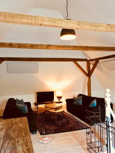 Huenxe Apartment | b e d & a g e d e s i g n -extra large- wunderschöne komplette Wohnung mit viel Platz & 4 Schlafzimmer b e d & a g e d e s i g n -small- wunderschönes Zimmer mit Bad Rechnungserstellung für Geschäftsreisende & Firmen