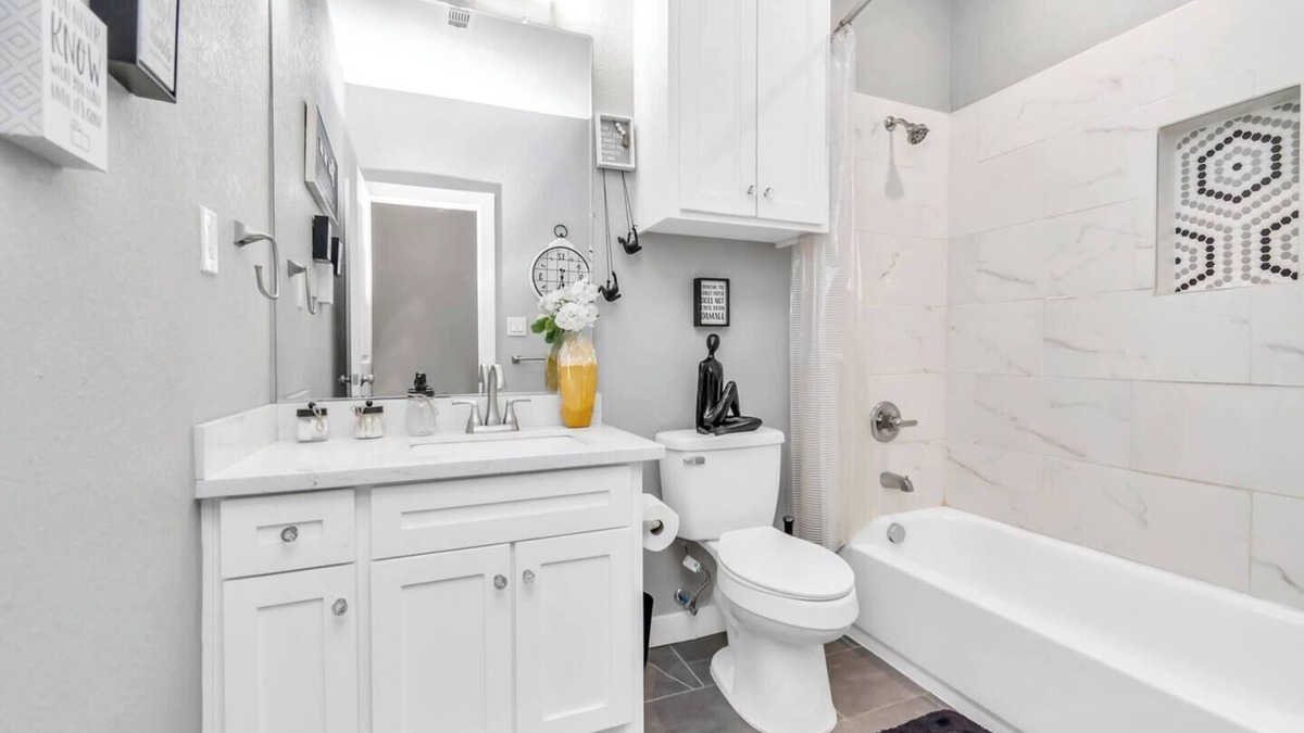 Northside Apartment | B-Inspired as you enjoy your stay in the wonderful Houston Area.