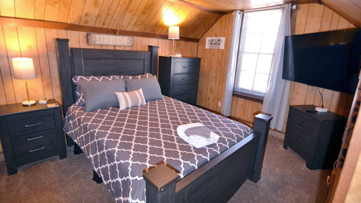 Bloomington Apartment | B-town Treetops