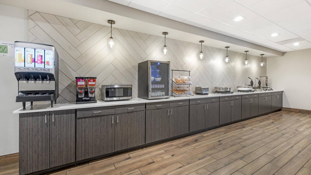 Elizabethtown Hotel | B/W Plus Elizabethtown Inn & Suites